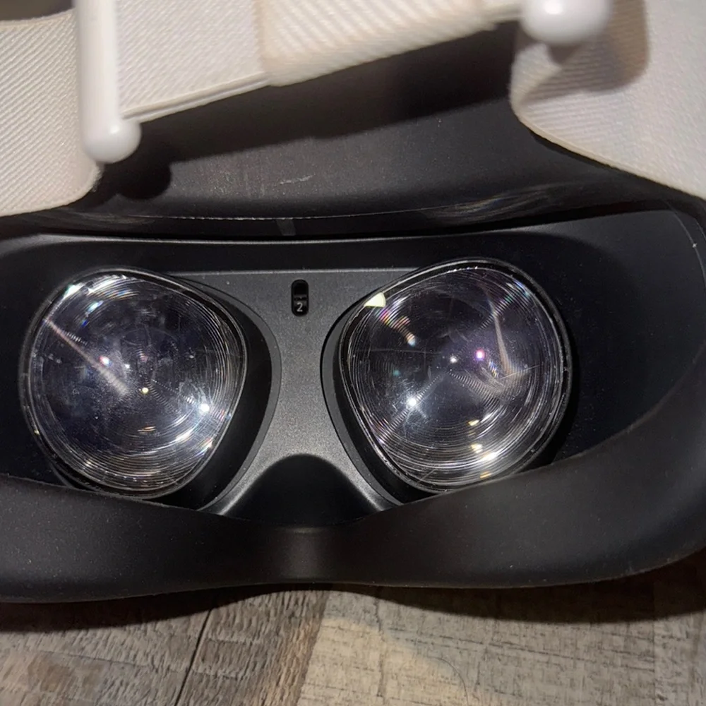 Oculus Quest 2 Standalone VR Headset White with Adjustable IPD